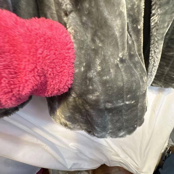 Faux Fur Silver Gray Coat Ladies Size L/XL* - Picture 6 of 9